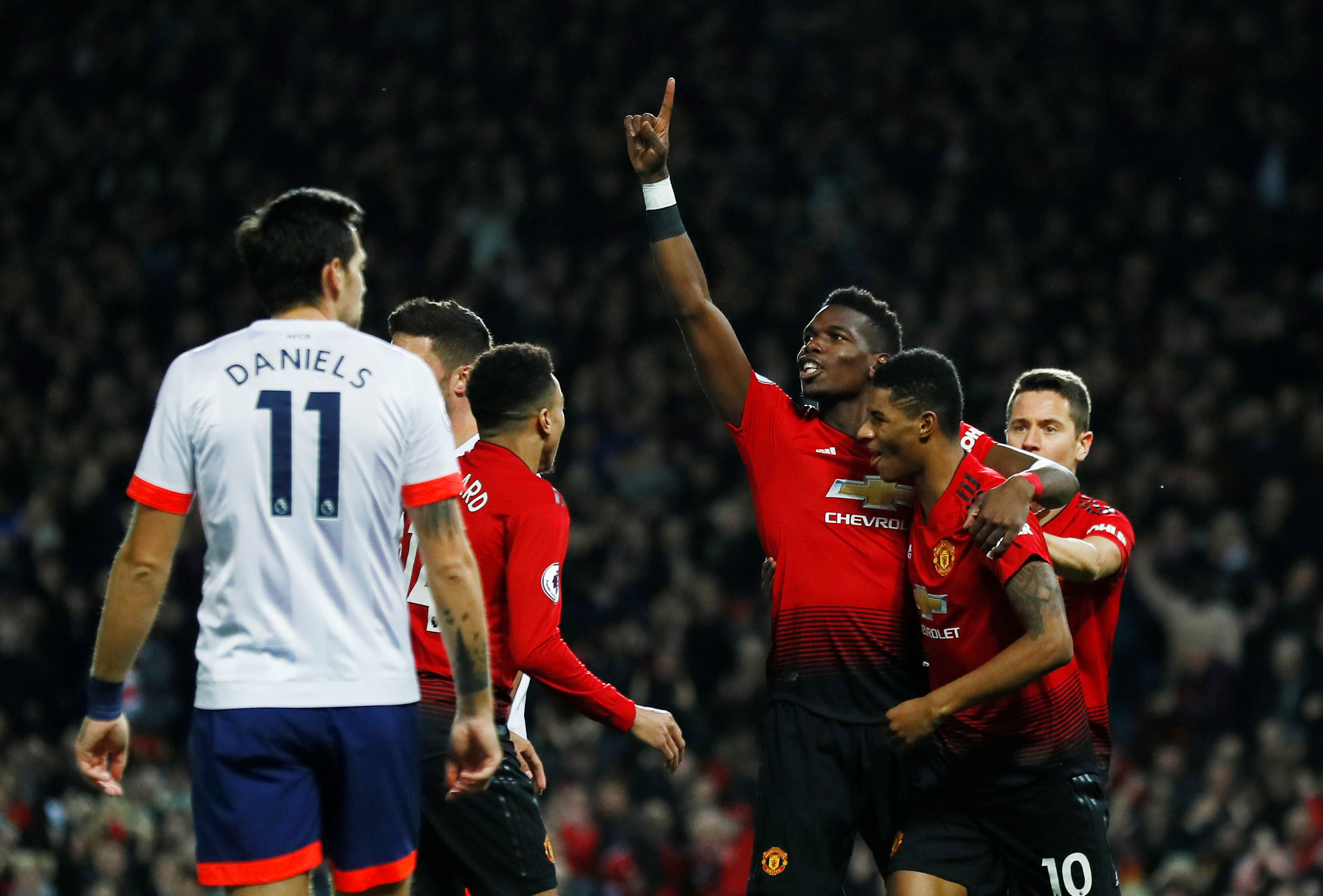 不妨对比两 不妨对比两